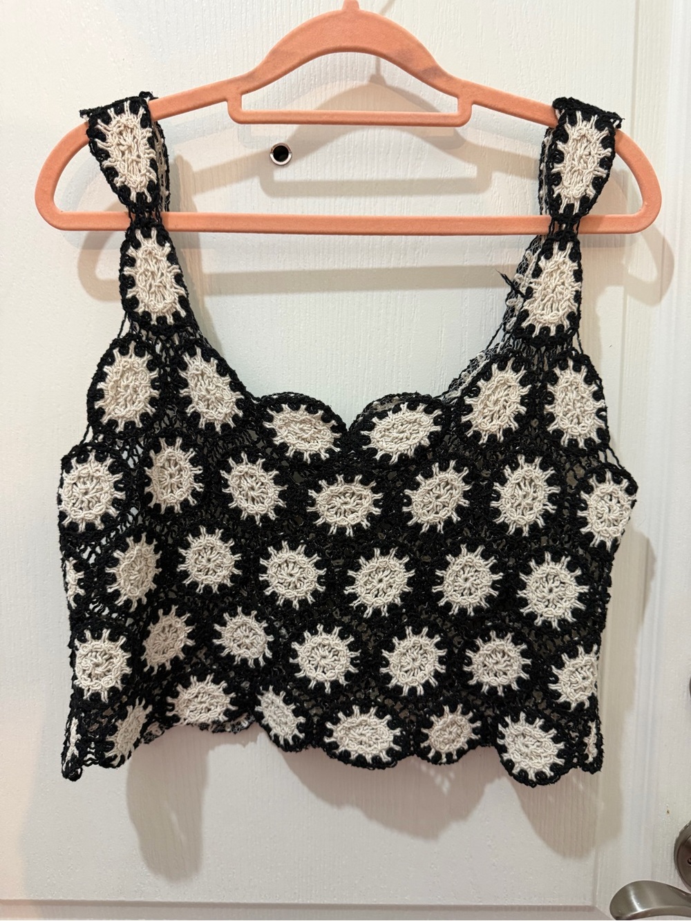 BOHO Black & White Circle Motif Crochet Crop Top Knit Tank Size L 19” PTP